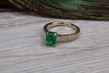Load image into Gallery viewer, Emerald and Diamond Bridal Rings Set