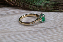 Load image into Gallery viewer, Emerald and Diamond Bridal Rings Set