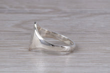 Load image into Gallery viewer, Dainty Oval Signet Ring