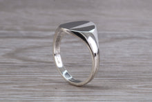 Load image into Gallery viewer, Dainty Oval Signet Ring