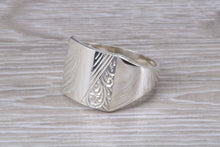 Load image into Gallery viewer, Large Patterned Signet Ring