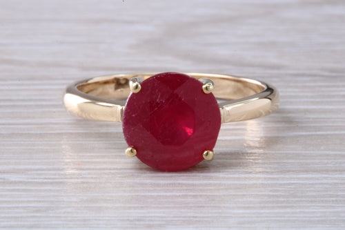 3 carat Round cut Ruby set Yellow Gold Solitaire