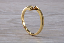 Load image into Gallery viewer, Crossover Shank Diamond set 18ct Yellow Gold Ring
