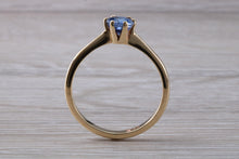 Load image into Gallery viewer, Blue Round cut Sapphire Solitaire