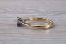 Load image into Gallery viewer, Blue Round cut Sapphire Solitaire