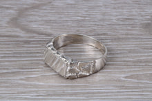 Load image into Gallery viewer, Rectangle Patterned Signet Ring