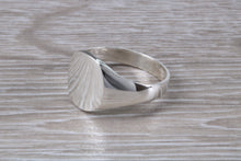 Load image into Gallery viewer, Beautiful Oval High Polished Signet Ring