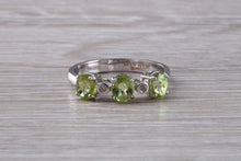 Load image into Gallery viewer, Peridot and Diamond set White Gold Ring