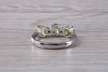 Load image into Gallery viewer, Peridot and Diamond set White Gold Ring