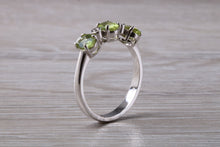 Load image into Gallery viewer, Peridot and Diamond set White Gold Ring