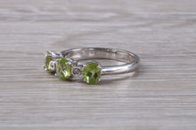 Load image into Gallery viewer, Peridot and Diamond set White Gold Ring