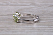 Load image into Gallery viewer, Peridot and Diamond set White Gold Ring