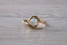 Load image into Gallery viewer, Opal set Yellow Gold Twist Shank Ring