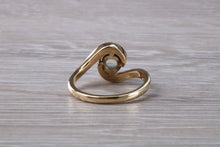 Load image into Gallery viewer, Opal set Yellow Gold Twist Shank Ring