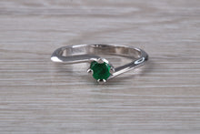 Load image into Gallery viewer, Half carat Round cut Emerald set Twist Solitaire