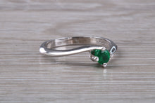 Load image into Gallery viewer, Half carat Round cut Emerald set Twist Solitaire