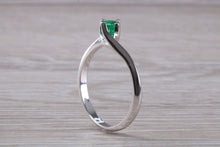 Load image into Gallery viewer, Half carat Round cut Emerald set Twist Solitaire