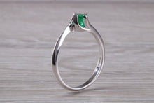Load image into Gallery viewer, Half carat Round cut Emerald set Twist Solitaire
