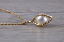 Load image into Gallery viewer, Beautiful 10 mm Round South Sea Pearl set 18ct Yellow Gold Necklace