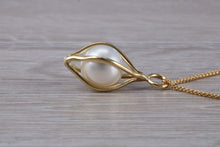 Load image into Gallery viewer, Beautiful 10 mm Round South Sea Pearl set 18ct Yellow Gold Necklace