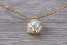 Load image into Gallery viewer, Beautiful 10 mm Round South Sea Pearl set 18ct Yellow Gold Necklace