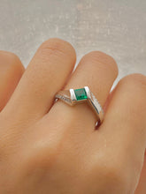 Load image into Gallery viewer, Beautiful Emerald and Diamond Twist Shank Yellow Gold Ring