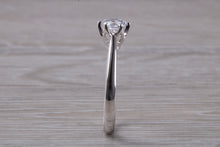 Load image into Gallery viewer, Tulip Flower Solitaire set The Ultimate Hearts and Arrows Moissanite Diamond