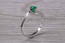 Load image into Gallery viewer, Half carat Round cut Emerald set Twist Solitaire