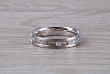 Load image into Gallery viewer, Princess cut Diamond set 18ct White Gold Band