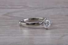 Load image into Gallery viewer, Twist Crossover Solitaire set with One carat Moissanite Diamond