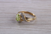 Load image into Gallery viewer, Peridot and Diamond set Yellow Gold Ring