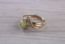 Load image into Gallery viewer, Peridot and Diamond set Yellow Gold Ring