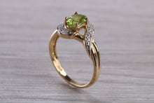 Load image into Gallery viewer, Peridot and Diamond set Yellow Gold Ring