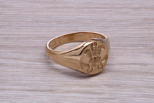 Load image into Gallery viewer, Chunky 18ct Gold Prince of Wales Feathers Signet Ring