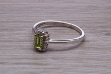 Load image into Gallery viewer, Peridot and Diamond Gemstone set Cluster Ring