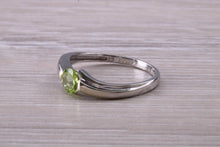 Load image into Gallery viewer, Round cut Peridot set White Gold Ring