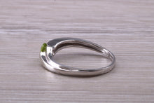Load image into Gallery viewer, Round cut Peridot set White Gold Ring