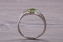 Load image into Gallery viewer, Round cut Peridot set White Gold Ring