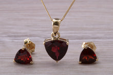 Load image into Gallery viewer, Trillion cut Garnet Earrings and Matching Necklace set in Yellow Gold
