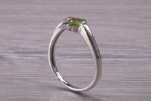 Load image into Gallery viewer, Round cut Peridot set White Gold Ring