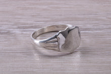 Load image into Gallery viewer, Shield Shaped Signet Ring