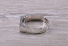 Load image into Gallery viewer, Round cut Emerald set Unisex Signet Ring