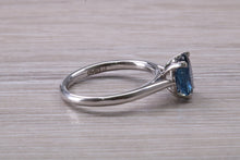Load image into Gallery viewer, Oval cut Royal Blue Sapphire Platinum Solitaire