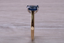 Load image into Gallery viewer, Stunning 1.50 carat Oval cut Royal Blue Sapphire Solitaire