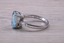 Load image into Gallery viewer, 4.50 carat Aquamarine and Diamond set Platinum Ring