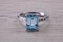 Load image into Gallery viewer, 4.50 carat Aquamarine and Diamond set Platinum Ring