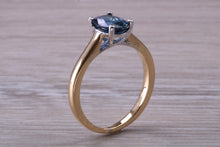 Load image into Gallery viewer, Stunning 1.50 carat Oval cut Royal Blue Sapphire Solitaire