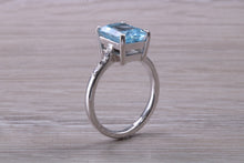 Load image into Gallery viewer, 4.50 carat Aquamarine and Diamond set Platinum Ring