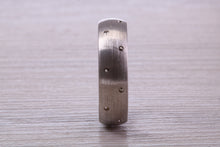 Load image into Gallery viewer, Gents 6 mm Wide Patterned White Gold Band
