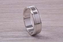 Load image into Gallery viewer, Gents 6 mm Wide Patterned White Gold Band